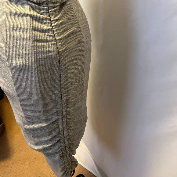 Lulus Grey Bodycon Dress w/Adjustable Side Ruching — NWT (Sz Med fits like a Sm) - Picture 3 of 8